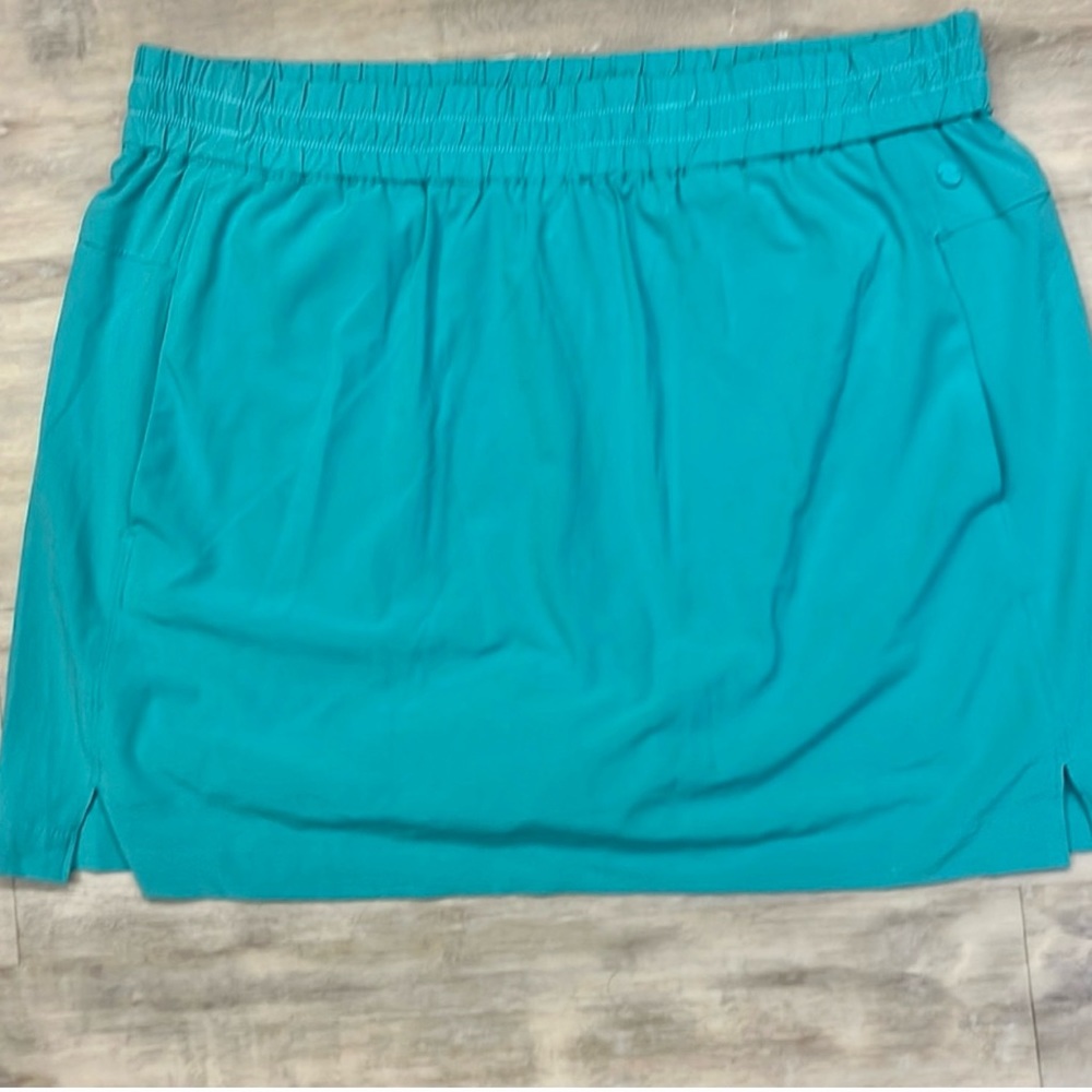 Tommy Bahama islandzone teal skirt with attached shorts size medium